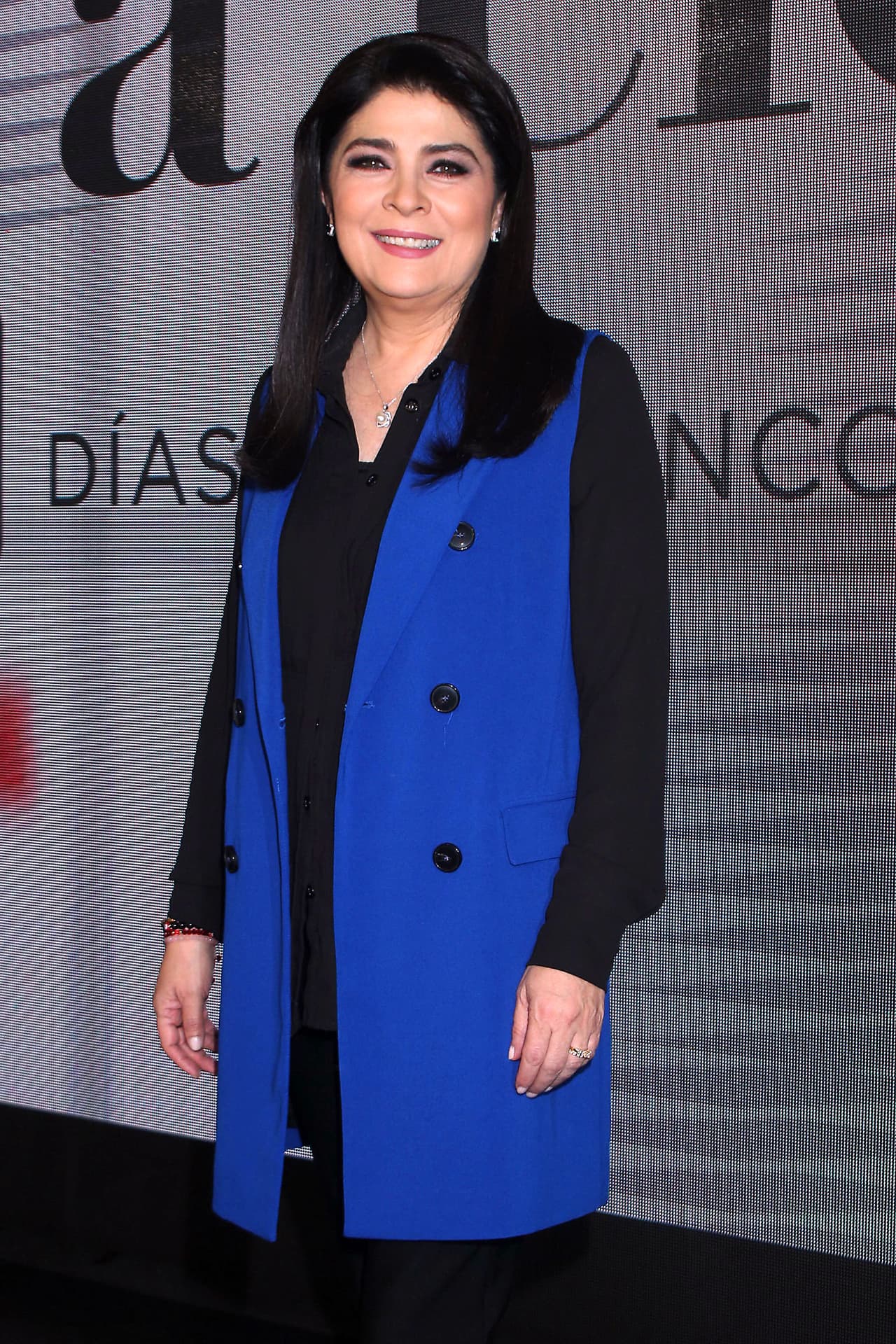 Victoria Ruffo aparece irreconocible; famosos se desconciertan