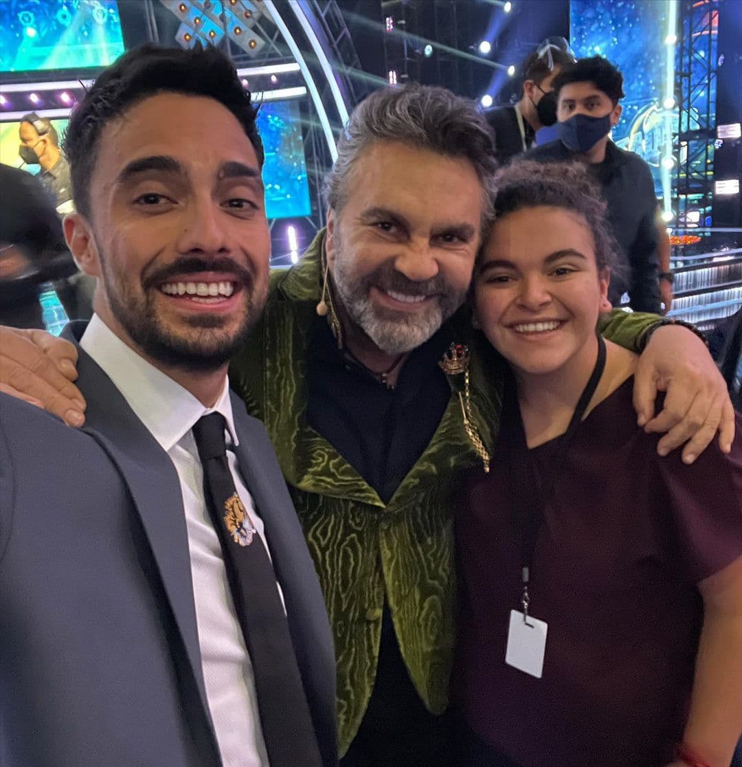 Lucerito cautiva al posar como nunca antes con su papá Manuel Mijares.