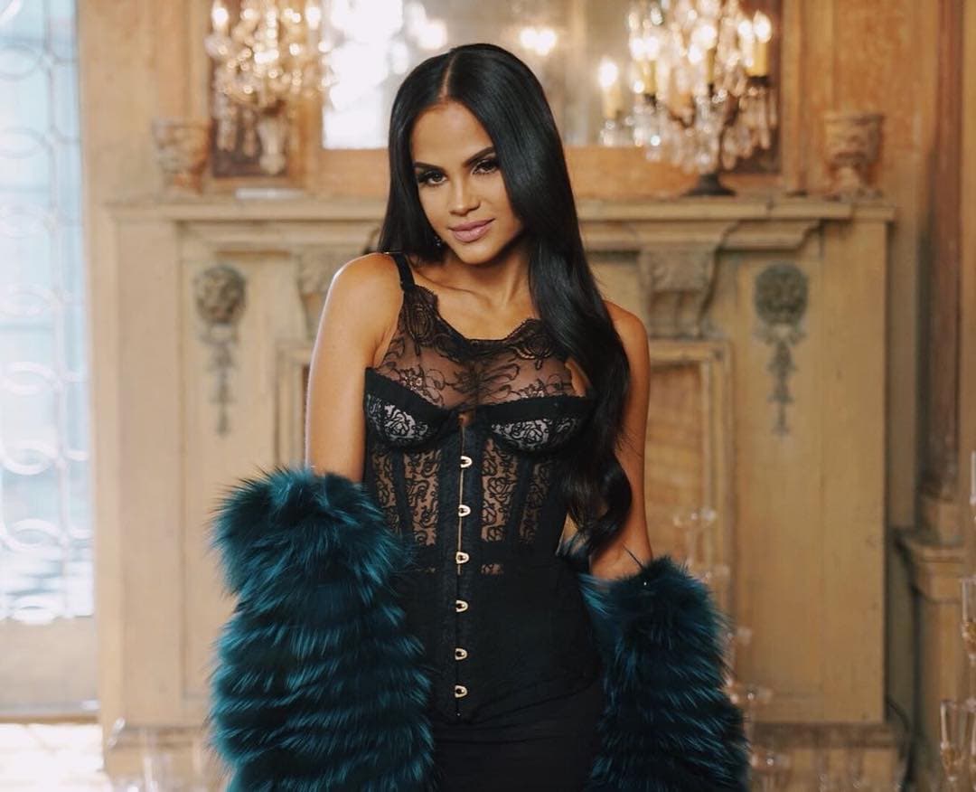 Natti Natasha es una cantante de reggaeton muy sexy.