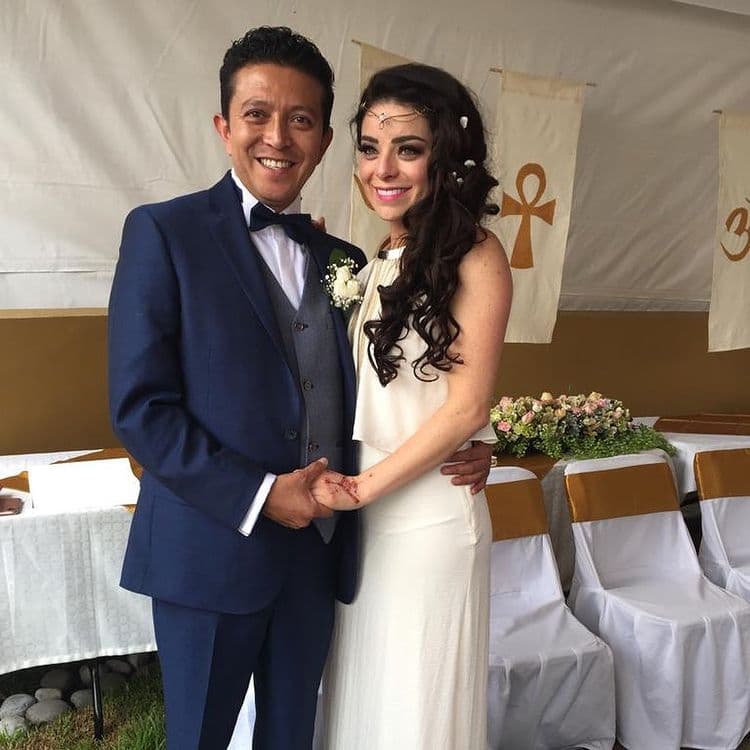 Violeta Isfel sentenció que le costó mucho trabajo aceptar el amor que sentía por su hoy esposo, pero que no le quedó de otra más que obedecer sus sentimientos e incluso recordó cómo reaccionó cuando le propuso matrimonio.