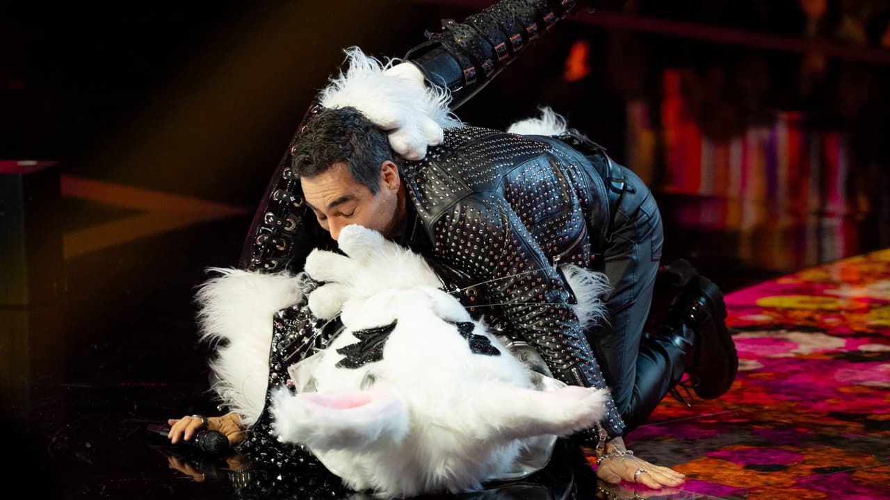 Metaliebre planta tremendo beso a Omar Chaparro y el conductor confiesa: "besa bonito"