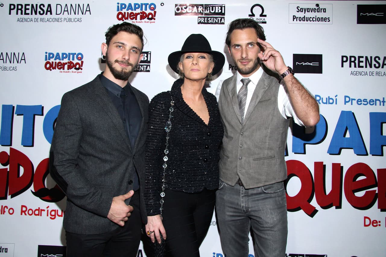 Christian Bach asistió al estreno de 'Papito querido'.