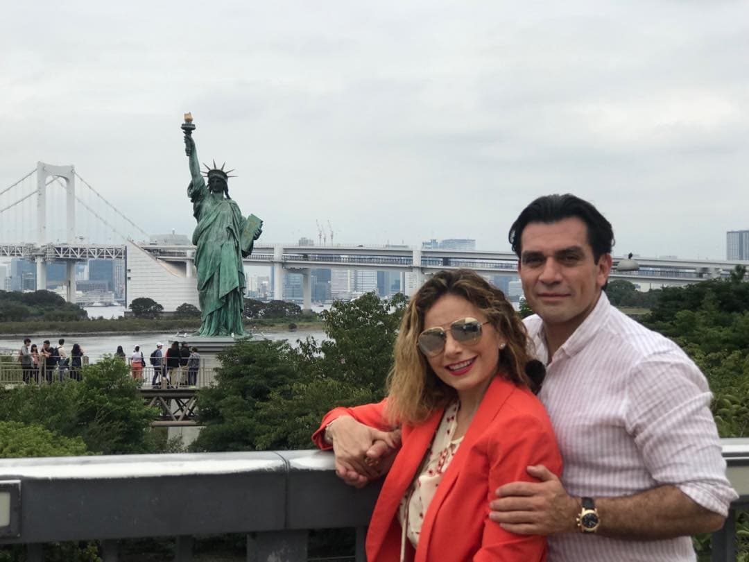 Elizabeth Álvarez y Jorge Salinas se ven más enamorados que nunca