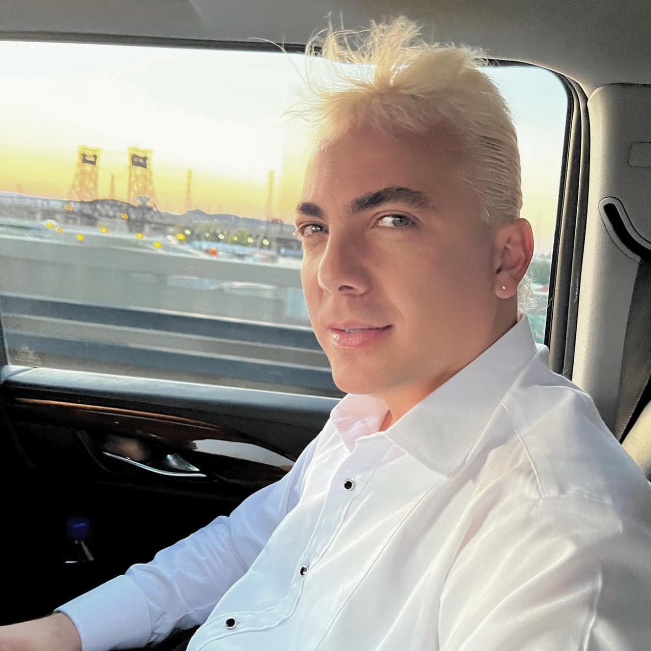 Cristian Castro vuelve a cambiar de look, ¡ya no es rubio platinado!