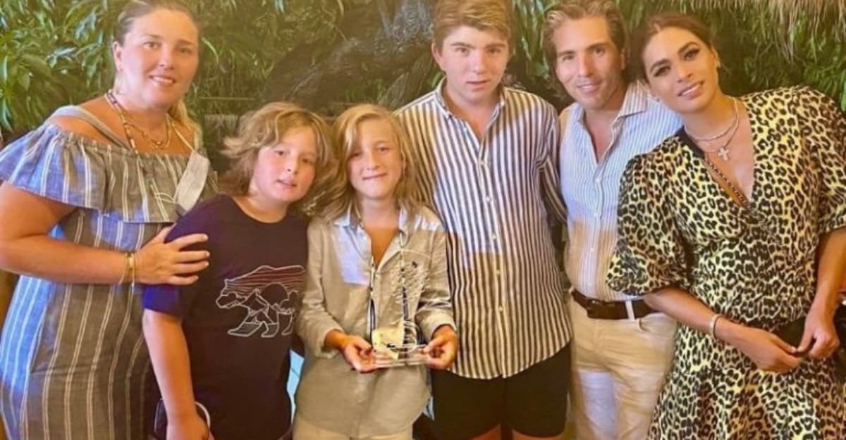 La conductora ha protagonizado hasta fotos con la ex de Fernando Reina