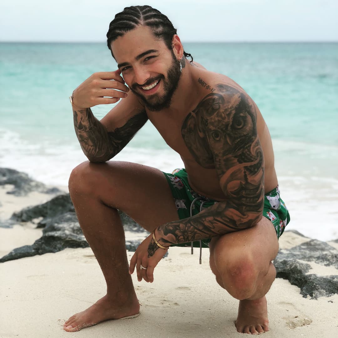 Maluma nos regala estas imágenes sin camisa.