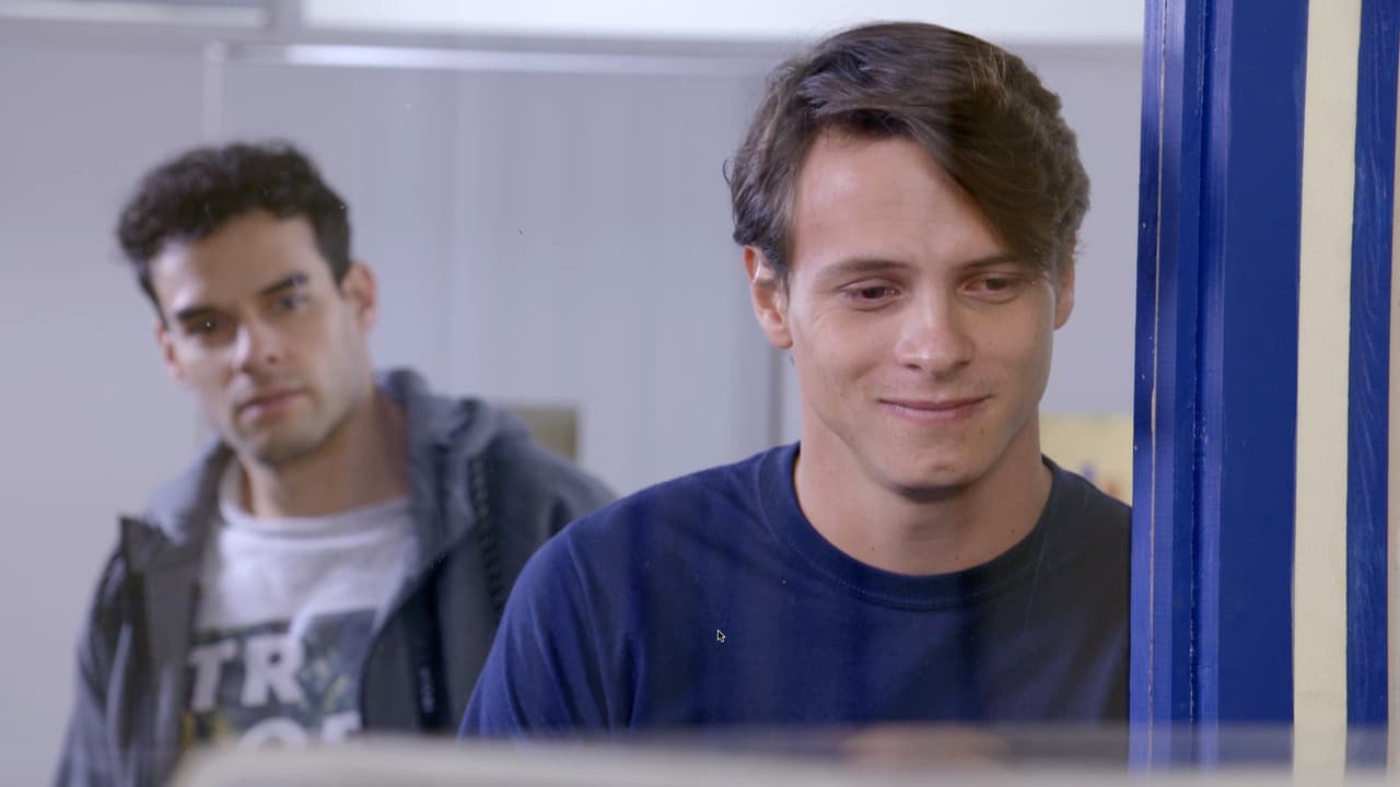 El hermano de Jessi escucha a Alex cuando le dice a la pequeña que aunque no sea su padre biológico, la ama y va a cuidarla siempre.