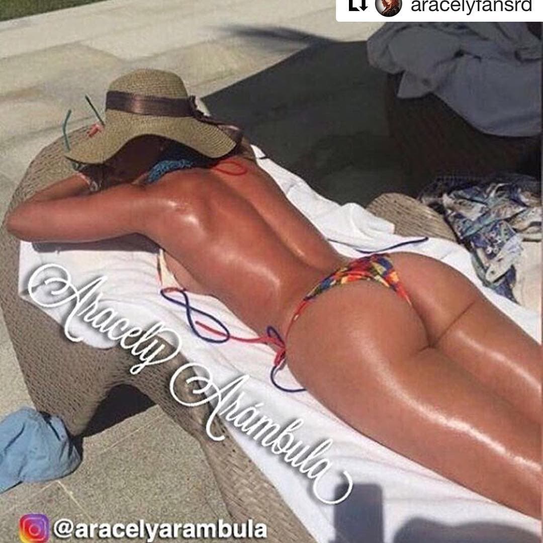 Fue pareja de Luis Miguel, con quien procreó dos hijos, Miguel y Daniel.