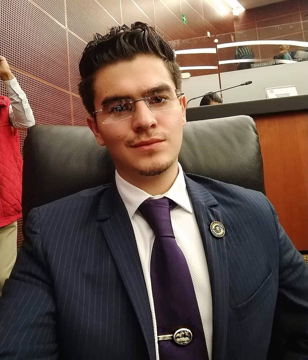 Actualmente es militante de un partido político en la Ciudad de México, funge como coordinador de un programa juvenil y de acuerdo a su cuenta oficial de Instagram también es un activista social.