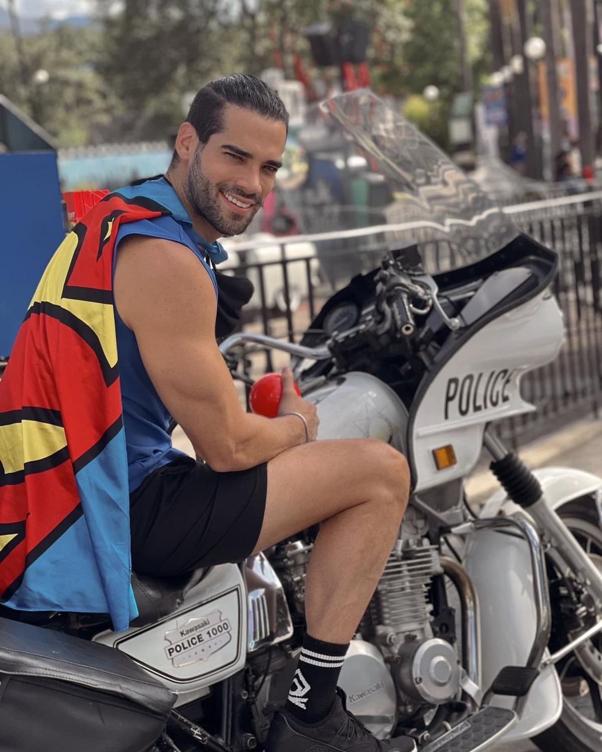 Guty Carrera nació el 30 de septiembre de 1990 en Guayaquil, Ecuador. Sin embargo, la mayor parte de su vida la vivió en Perú.