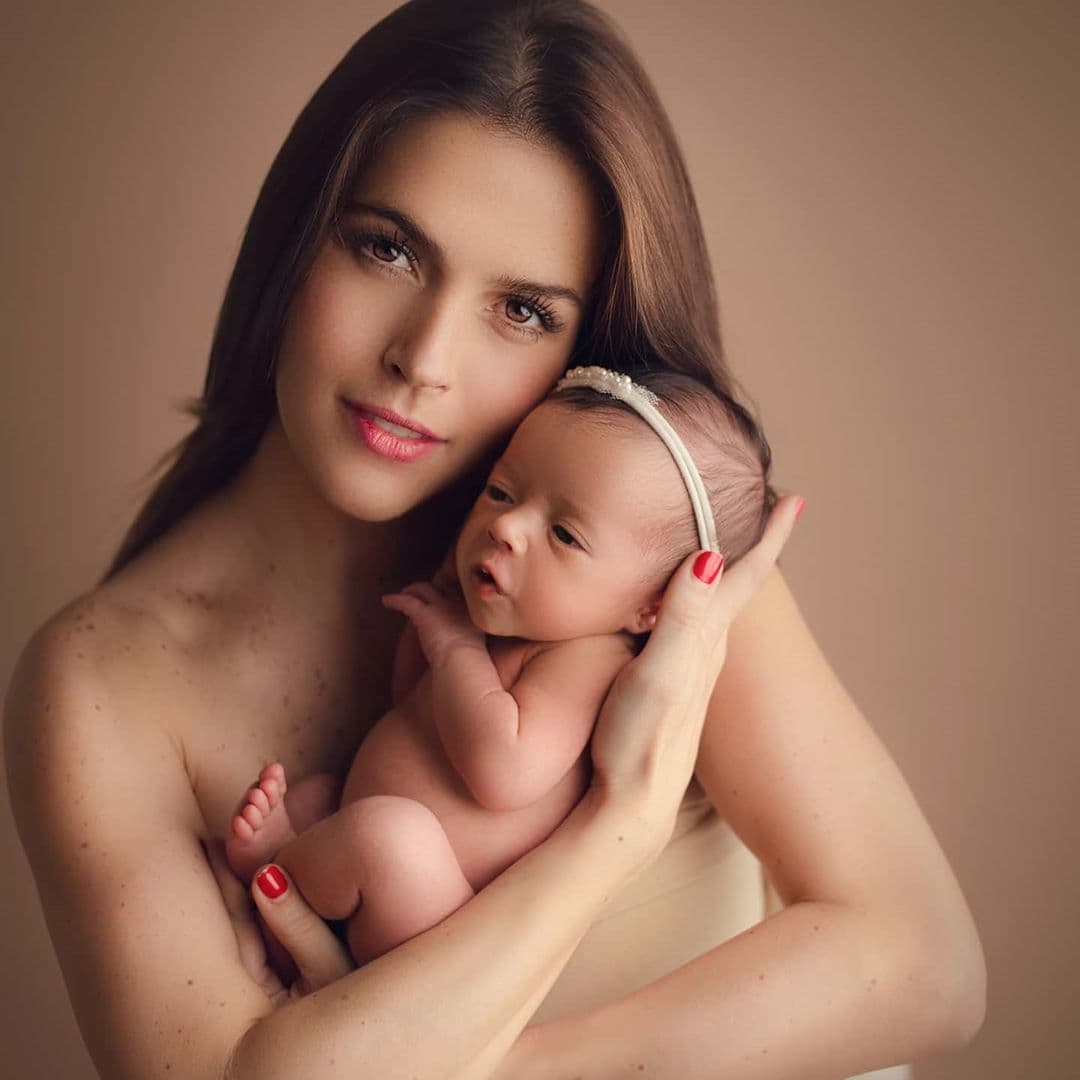 Claudia Álvarez revela qué toma para evitar que su hija Kira tenga cólicos