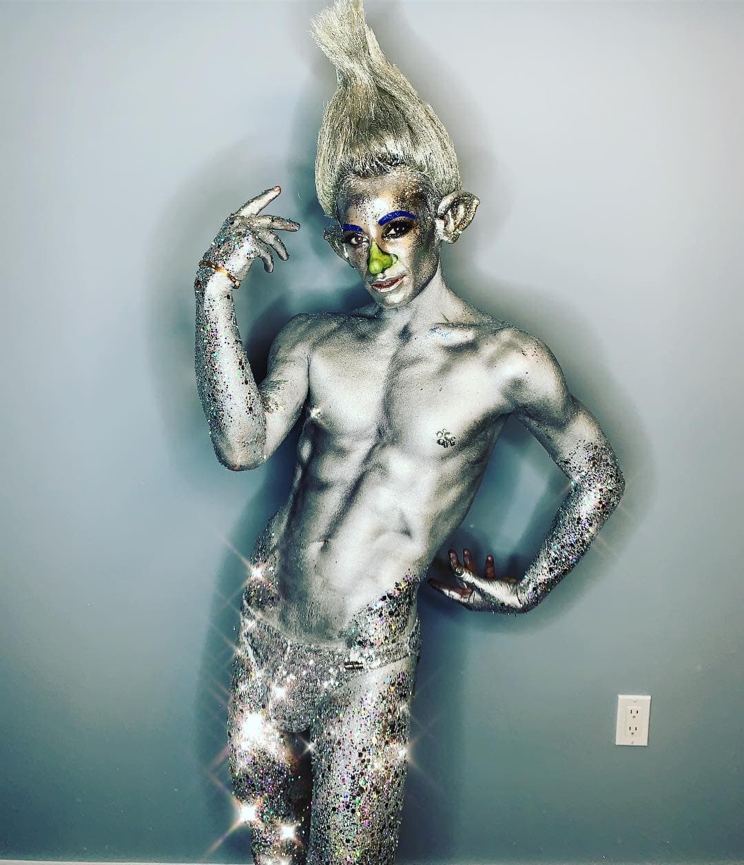 Frankie Grande disfrazado de troll.