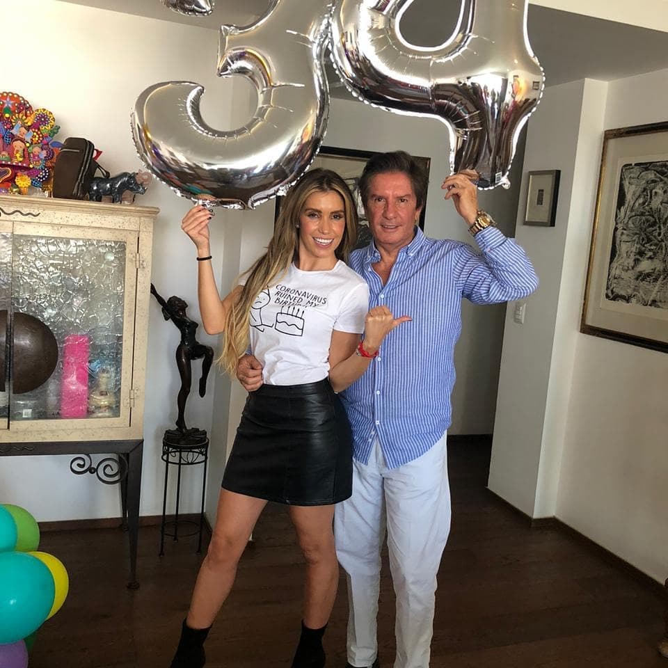 Andrea Escalona es fruto del matrimonio que por seis años sostuvieron Magda Rodríguez y Arturo Escalona, quienes después de su separación conservaron una amistad, a tal punto que incluso viajaban juntos y celebraban fechas importantes al lado de su hija.