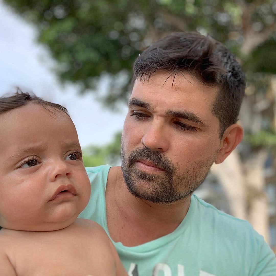 “Tadeo tiene su carita triste”: dicen fans a Ferdinando Valencia tras fotos con su hijo