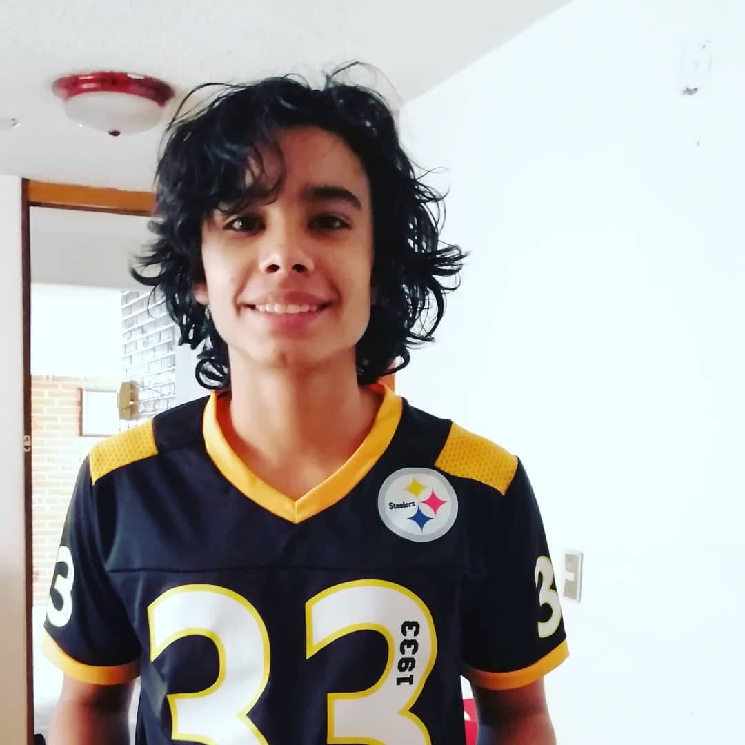 En redes sociales cuenta con más de diez mil seguidores, quienes no dejan de aplaudir su talento y destacan que sigue conservando su característica sonrisa.