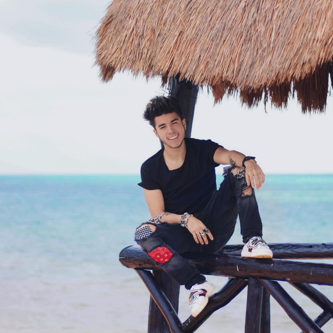 ¡Bautisters! aquí te dejamos unos datos curiosos del cantante y youtuber mexicano