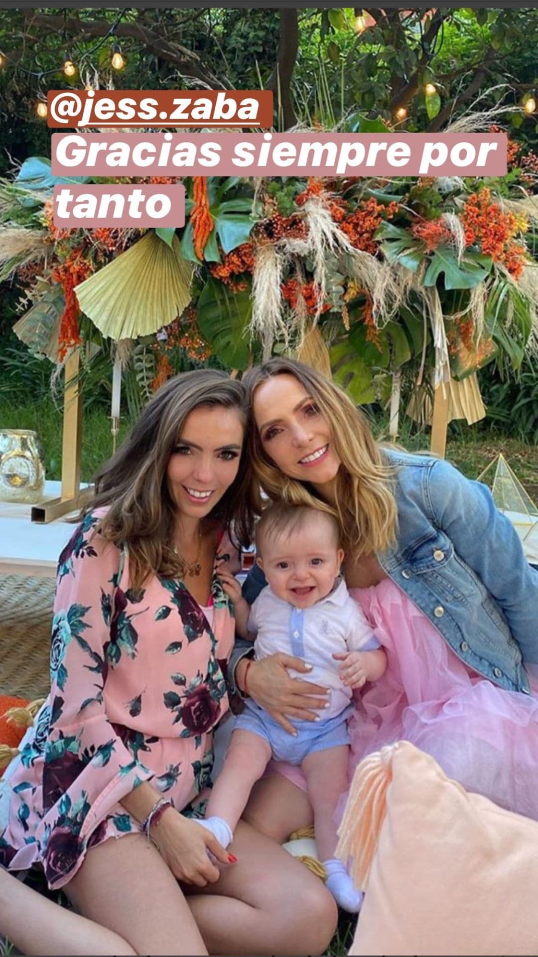 Su hermana Jessica Zaba fue una de las encargadas de organizar el espectacular montaje en el jardín de la casa.