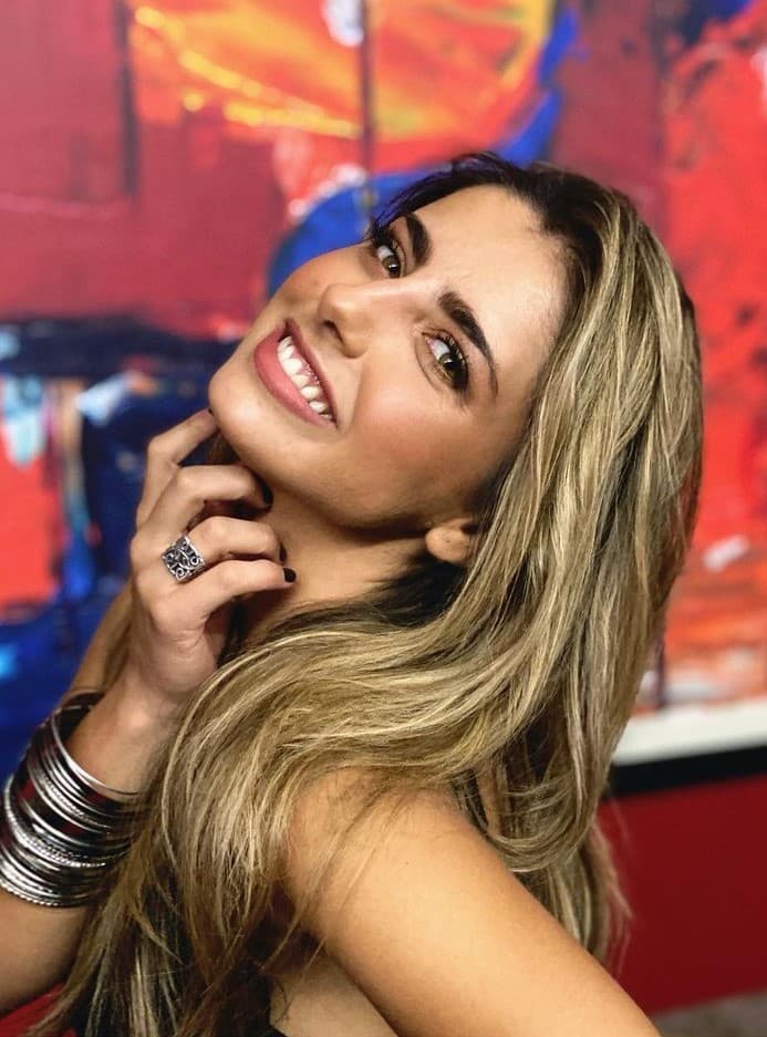 Michelle Renaud se deshace de vientre plano e impacta al lucir pancita: ‘Haz poses de embarazada’