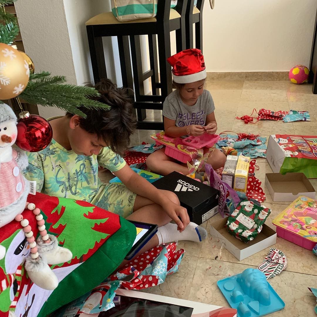Luz Elena compartió la alegría de sus hijos con la llegada de Santa en Acapulco Diamante.