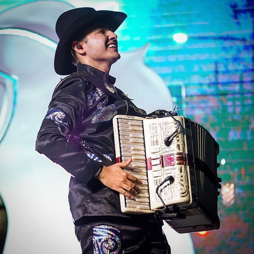 Ramiro Jr ya es papá y presume primera foto de su bebé recién nacida