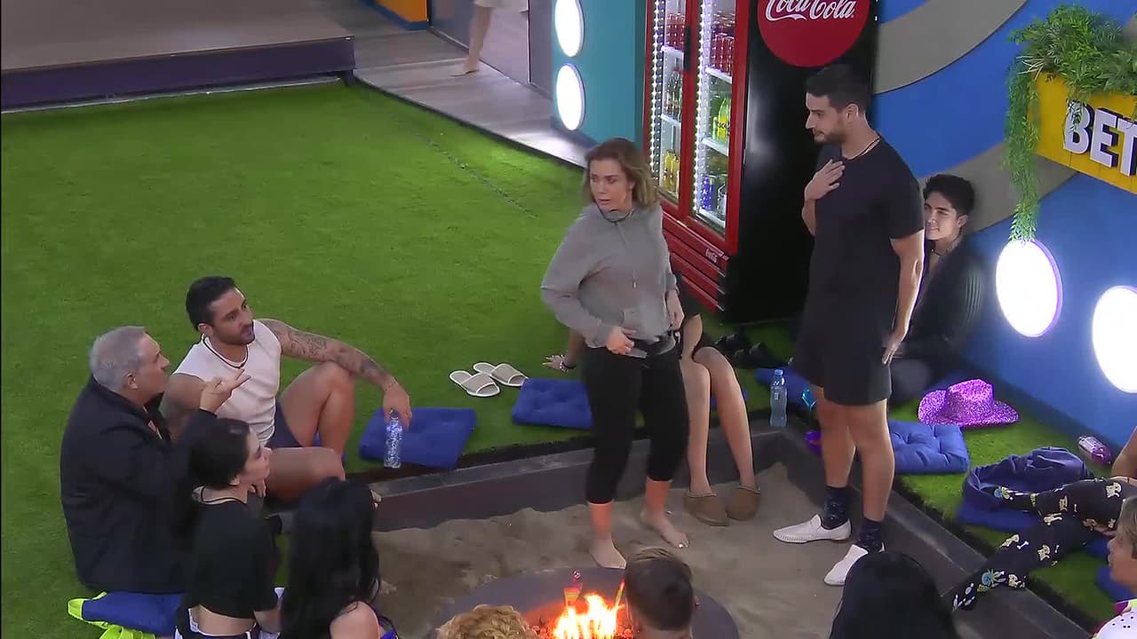 Adrián Marcelo y Sabine Moussier hicieron una escena de telenovela en 'La Casa de los Famosos México