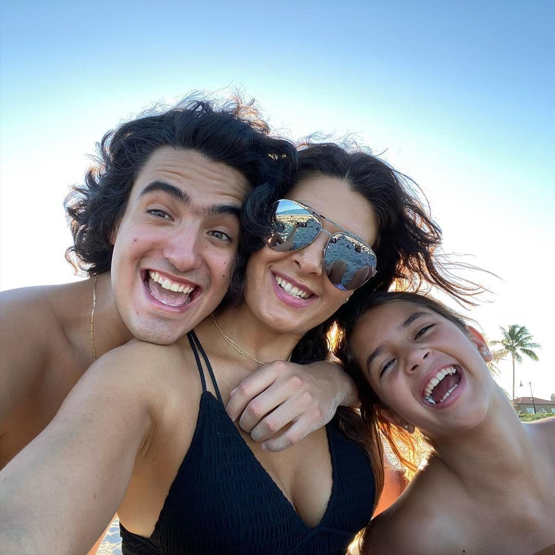 Sin embargo, las reacciones que más llamaron la atención fueron las de sus hijos Romina y Sebastián, a quienes procreó con Jorge Poza.