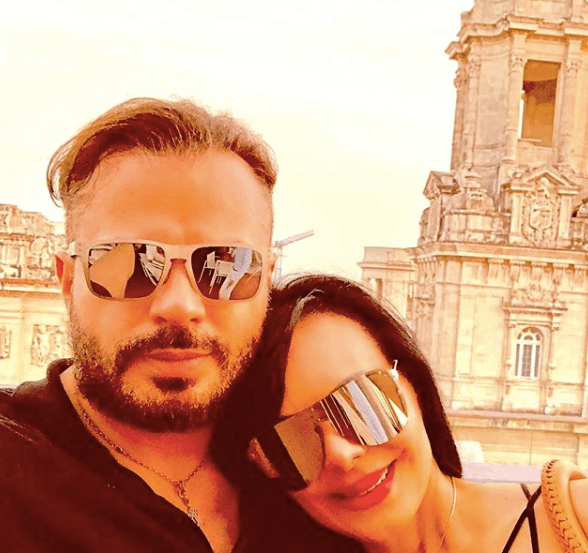 Luego de tener una publicitada ruptura con con el fallecido cantante Joan Sebastian a mediados de la década de 1990, Maribel Guardia volvió a creer en el amor alfgunos años más tarde cuando conoció al abogado Marco Chacón. Aquí te contamos quién es él y cómo ha sido su hisoria de amor con la estrella de la música grupera.