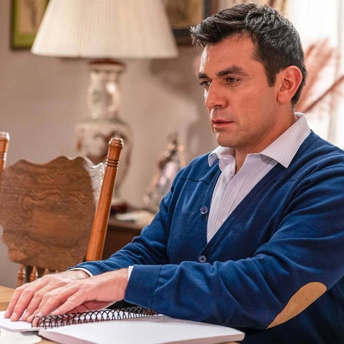 El melodrama significó un gran reto en su carrera, ya que Jorge Salinas da vida a un invidente y dejará con la boca abierta por su espectacular actuación.