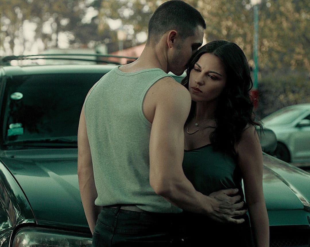 En la historia, el joven actor interpreta a ‘Darío’, el amante de ‘Alma’, una mujer casada que tras un encuentro sexual con él se ve inmersa en el asesinato de su mejor amiga ‘Brenda’.