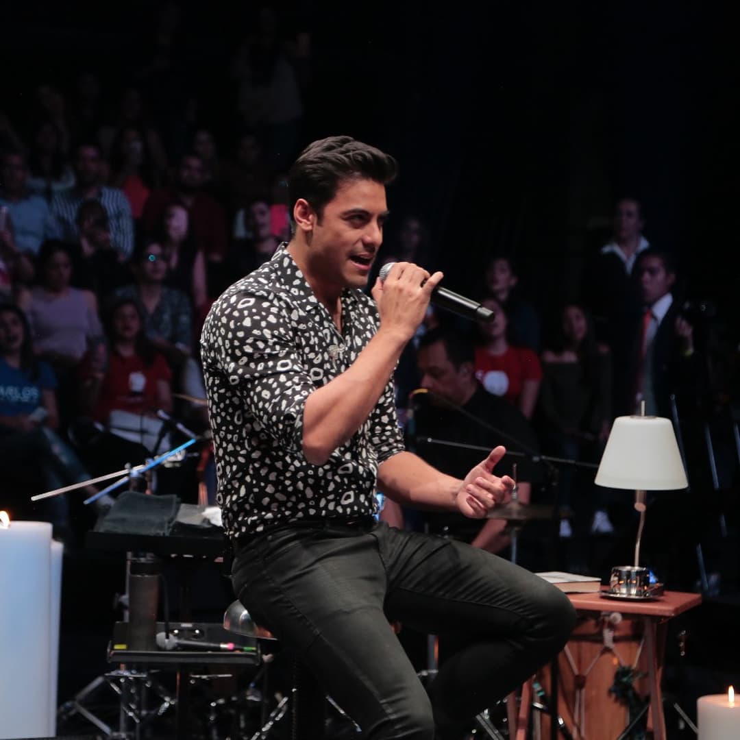 Es un cantante, compositor y actor mexicano, nacido en Huamantla, Tlaxcala, México.