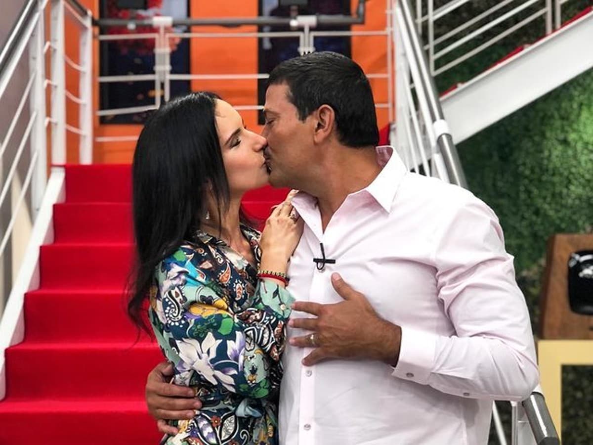 Francisco Gattorno se compromete; su novia le entrega el anillo en el programa Hoy.