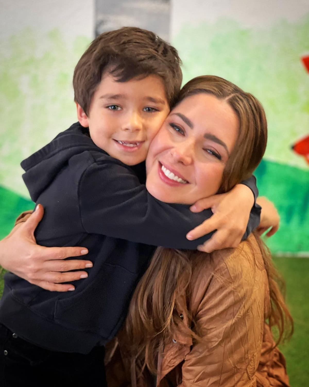 Ariadne Díaz conmociona a sus fans al meterse a una cuna con su hijo