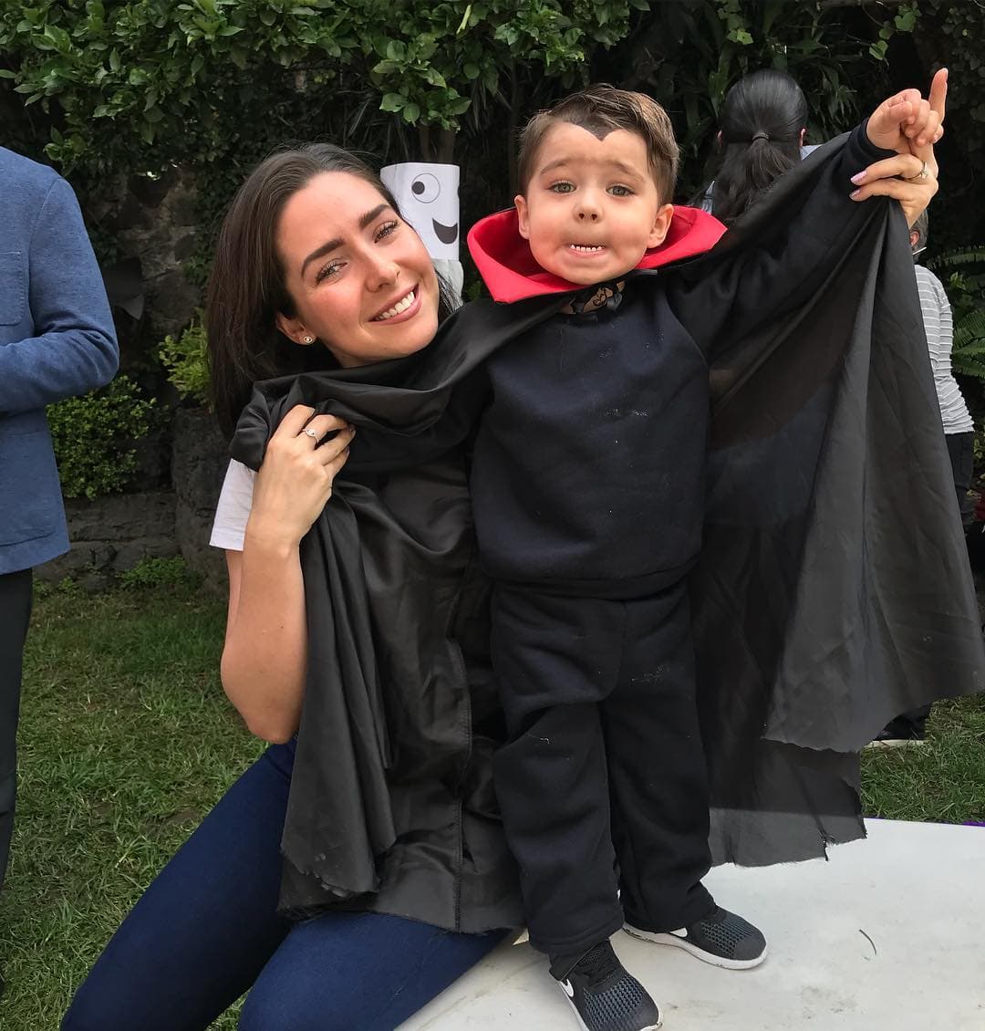 Diego, hijo de Ariadne Díaz, se convirtió en un tierno vampiro