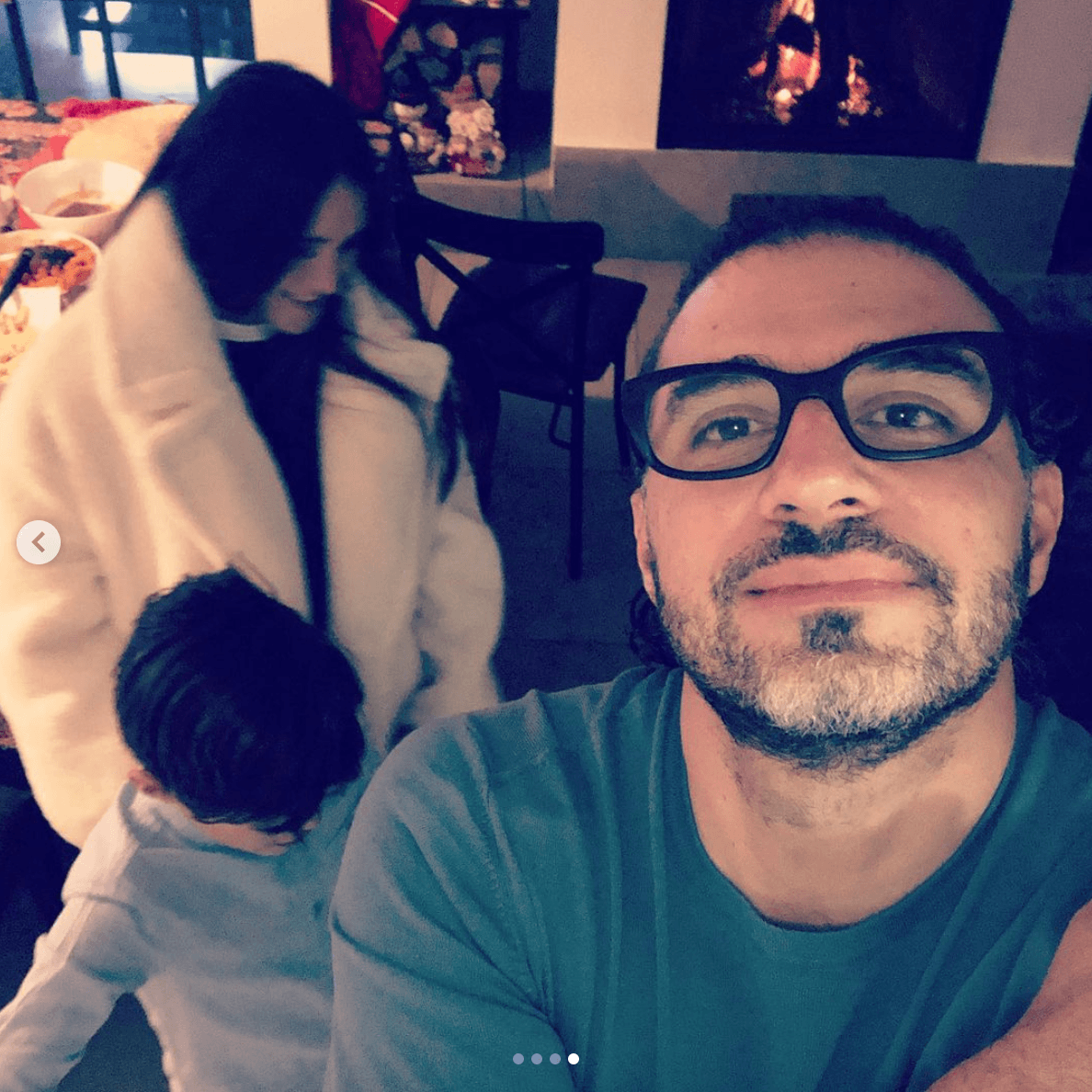 Fue a través de su cuenta oficial de Instagram que el productor publicó una serie de fotografías, cuyo único objetivo era compartir cómo había sido su primera celebración de Año Nuevo como familia tras la llegada de la pequeña, quien hace unos días cumplió su primer mes de vida.