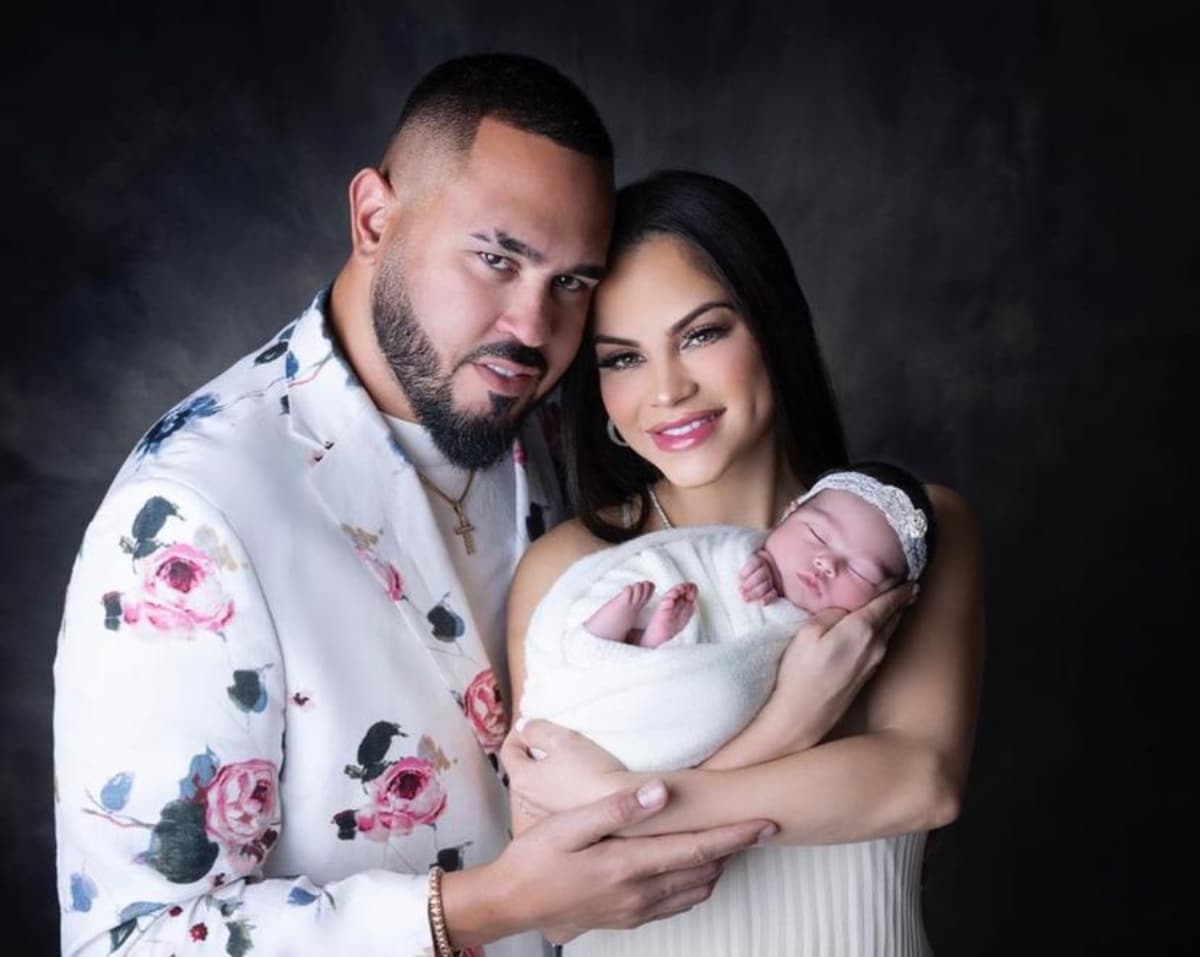 A través de redes sociales, compartieron fotografías de su lujosa casa