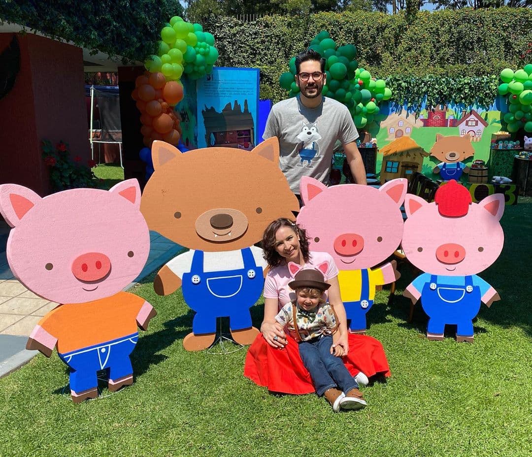 Tanto Diego, el festejado, como sus hermanos Regina y Federico, lucieron atuendos del cuento, mientras que Andrea Torre y su esposo Pedro Ortiz de Pinedo solo presumieron playeras de alguno de los personajes.