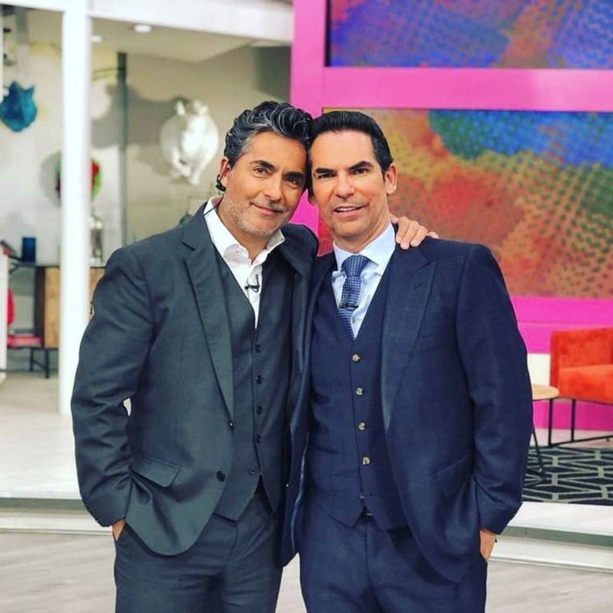 Raúl Araiza es hermano mayor de Armando Araiza, quien al igual que el conductor de Hoy tiene una larga carrera en el espectáculo mexicano.