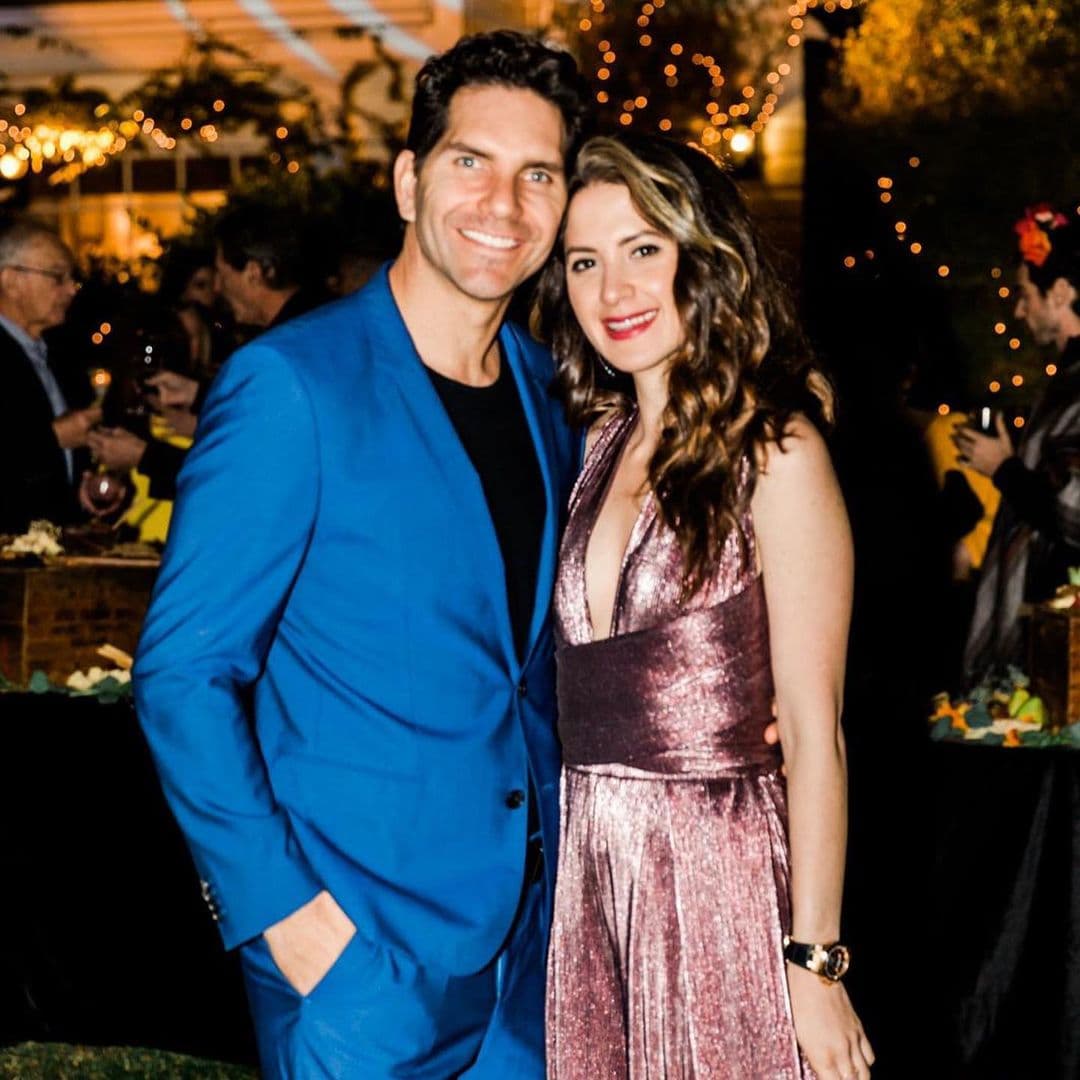 Arap Bethke e Ivana de María se conocieron durante las grabaciones de ‘La Piloto’, pero su noviazgo oficialmente comenzó hasta el 14 de febrero de 2019.