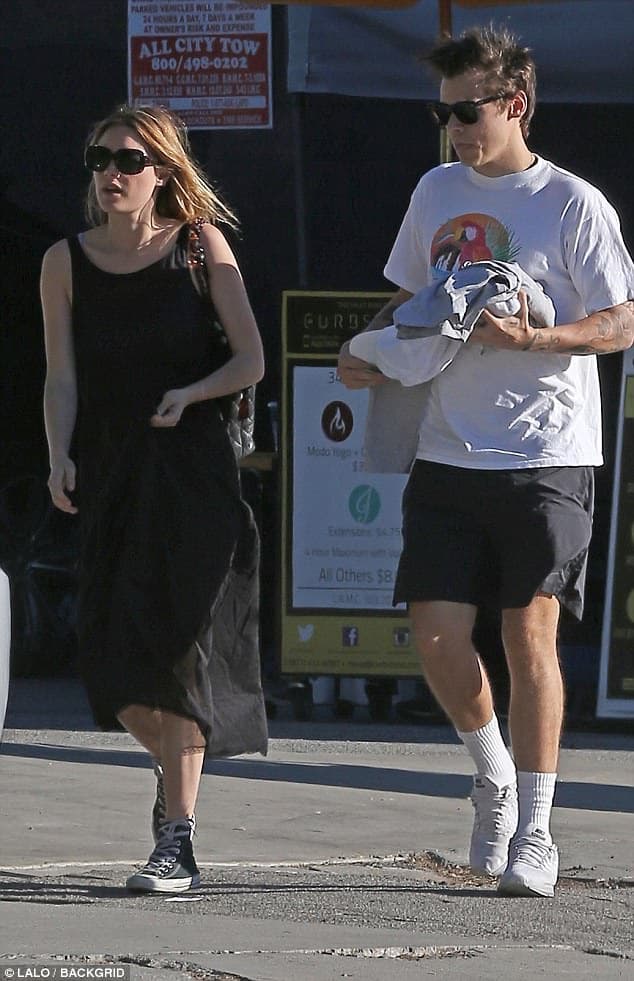 Captan juntos a Camille Rowe y a Harry Styles