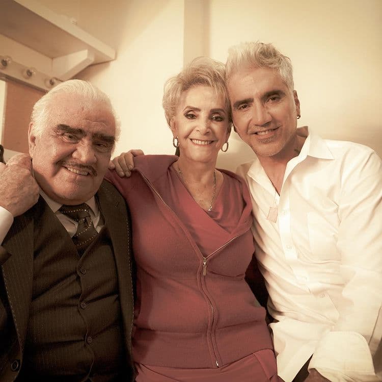 En febrero de 2020, Vicente Fernández se mostró más feliz que nunca cuando pudo festejar su cumpleaños con Alejandro Fernández y algunos de sus nietos.