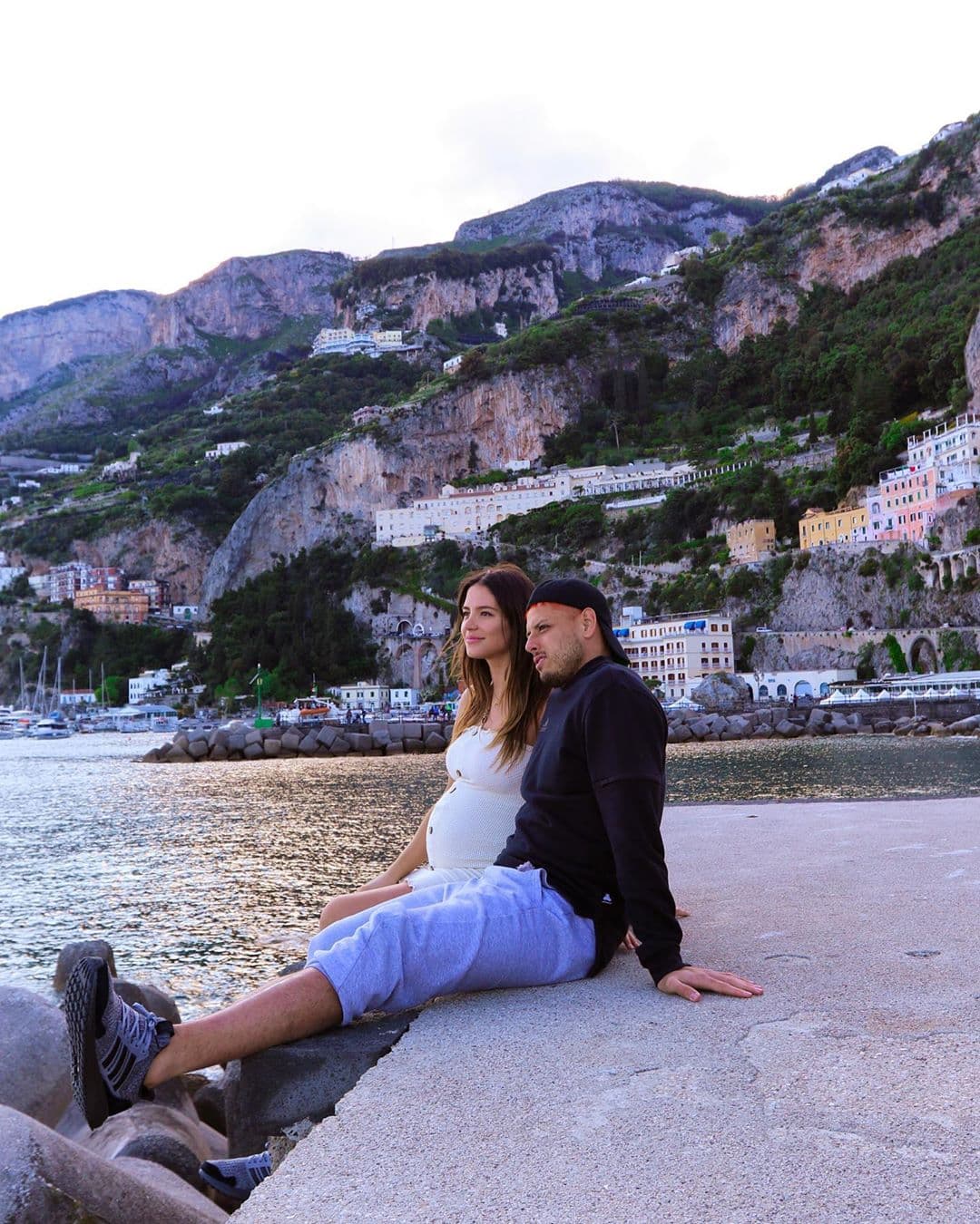 Javier ‘Chicharito’ Hernández y Sarah Kohan se casaron por las leyes del hombre el 20 de marzo en San Diego, California.