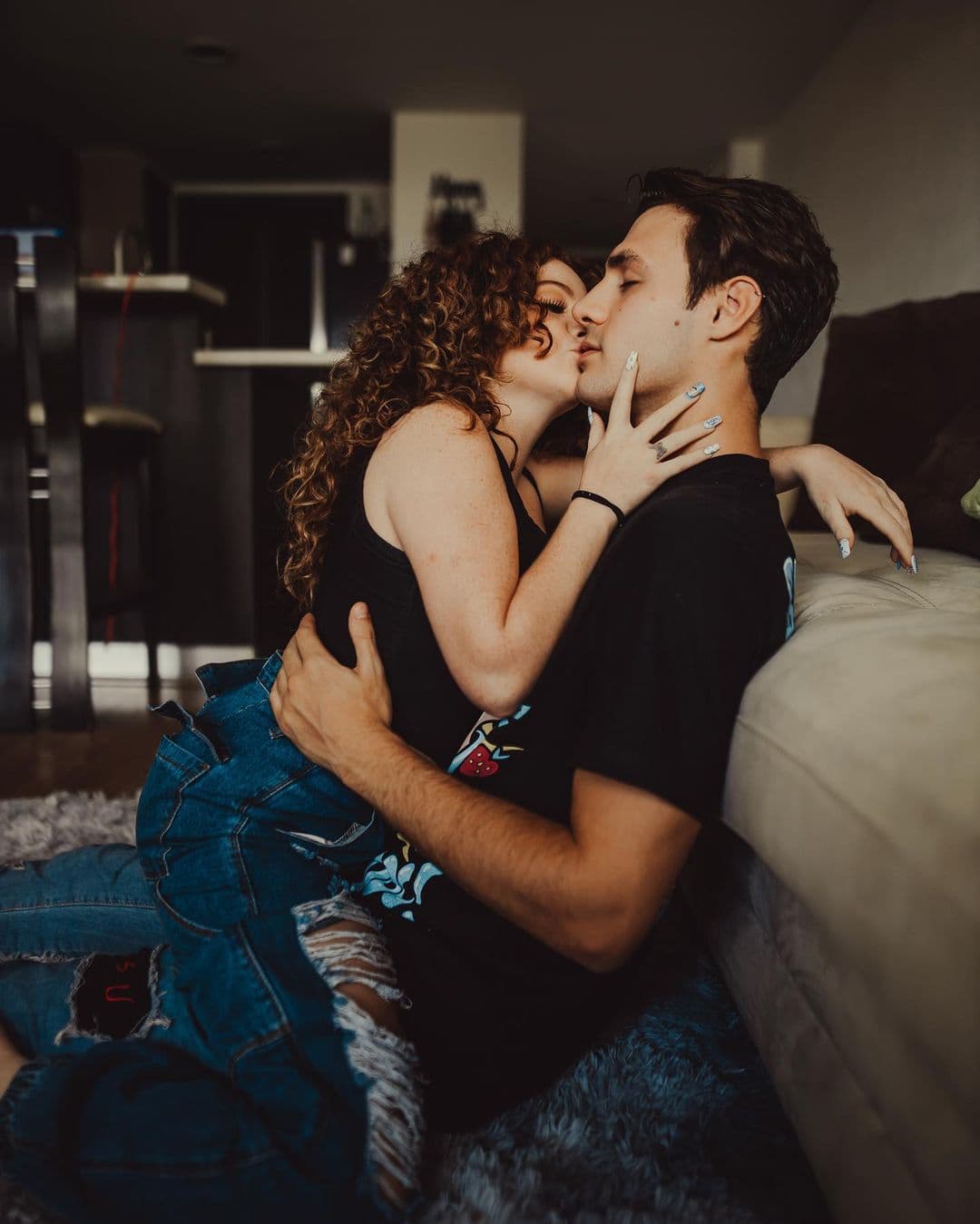 Briggitte Bozzo causa revuelo al aparecer con anillo de compromiso: “Te amo de aquí al infinito”