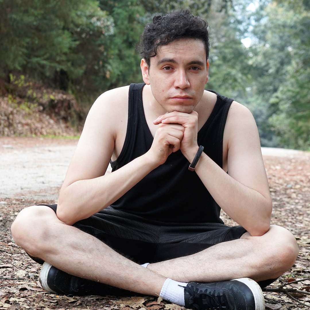Asimismo, el músico compartió que en el pasado había tenido oportunidad de vivir una serie de experiencias que le habían permitido conocerse más, por lo que ahora no se iba permitir seguir haciendo música con una apariencia que no es.