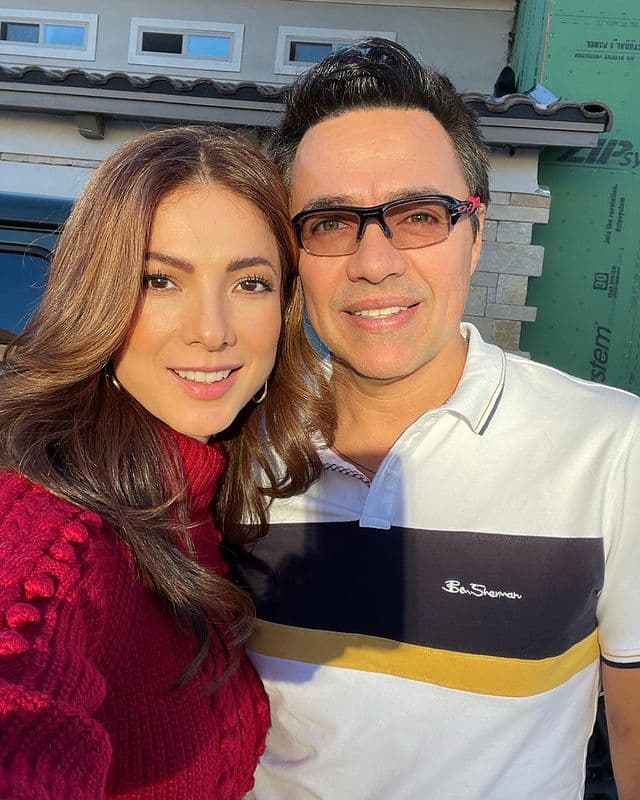 La pareja forma una hermosa familia con sus tres hijos.