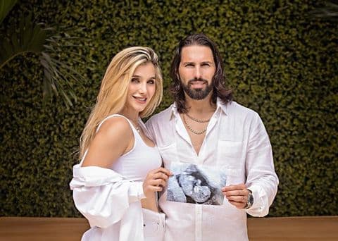 Poncho De Nigris y Marcela Mistral revelan que se convertirán en papás por tercera vez.