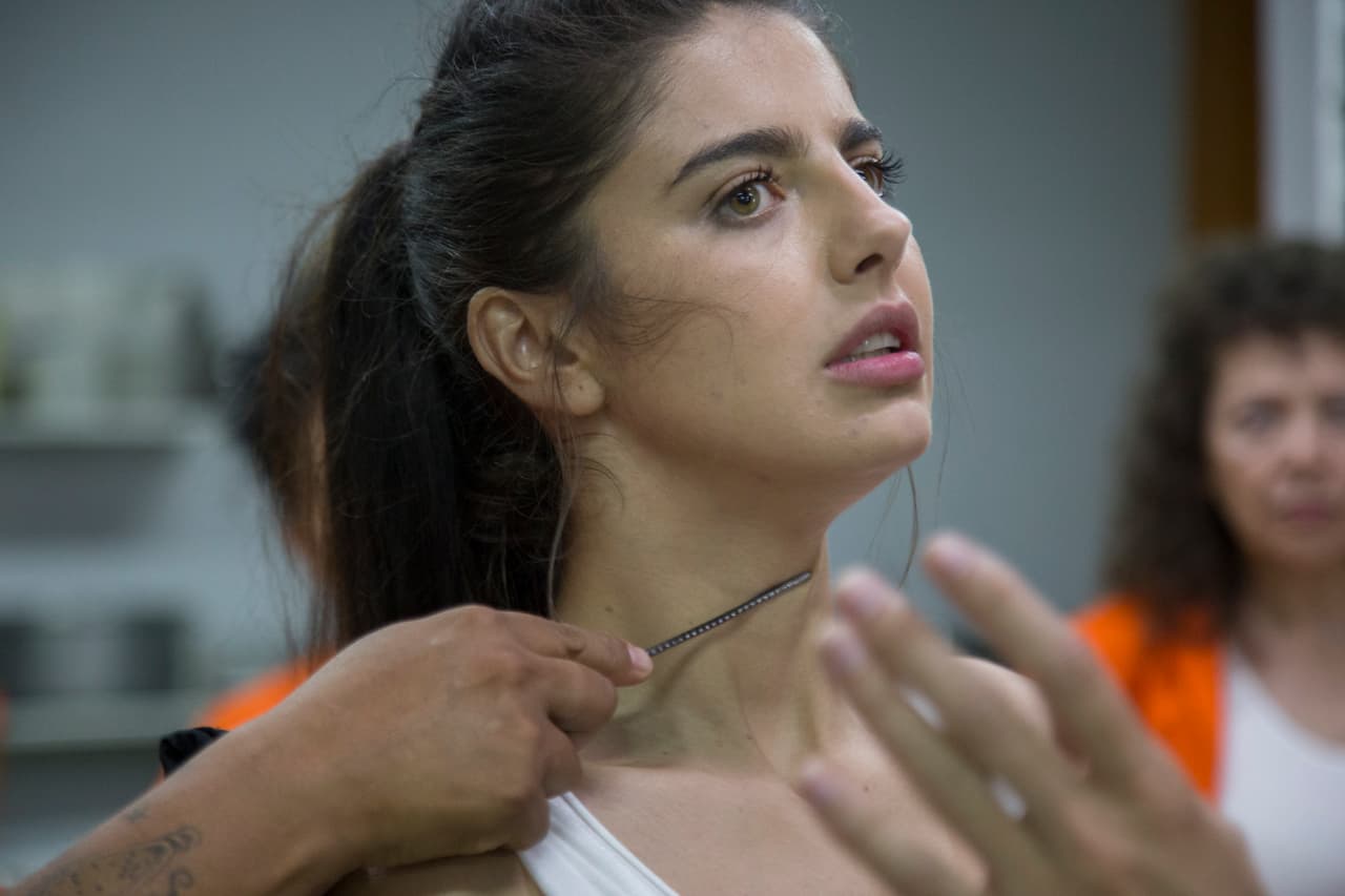 Michelle muestra profesionalismo en sus escenas de enfrentamiento en prisión. ¡Ya queremos verla vengándose del villano!