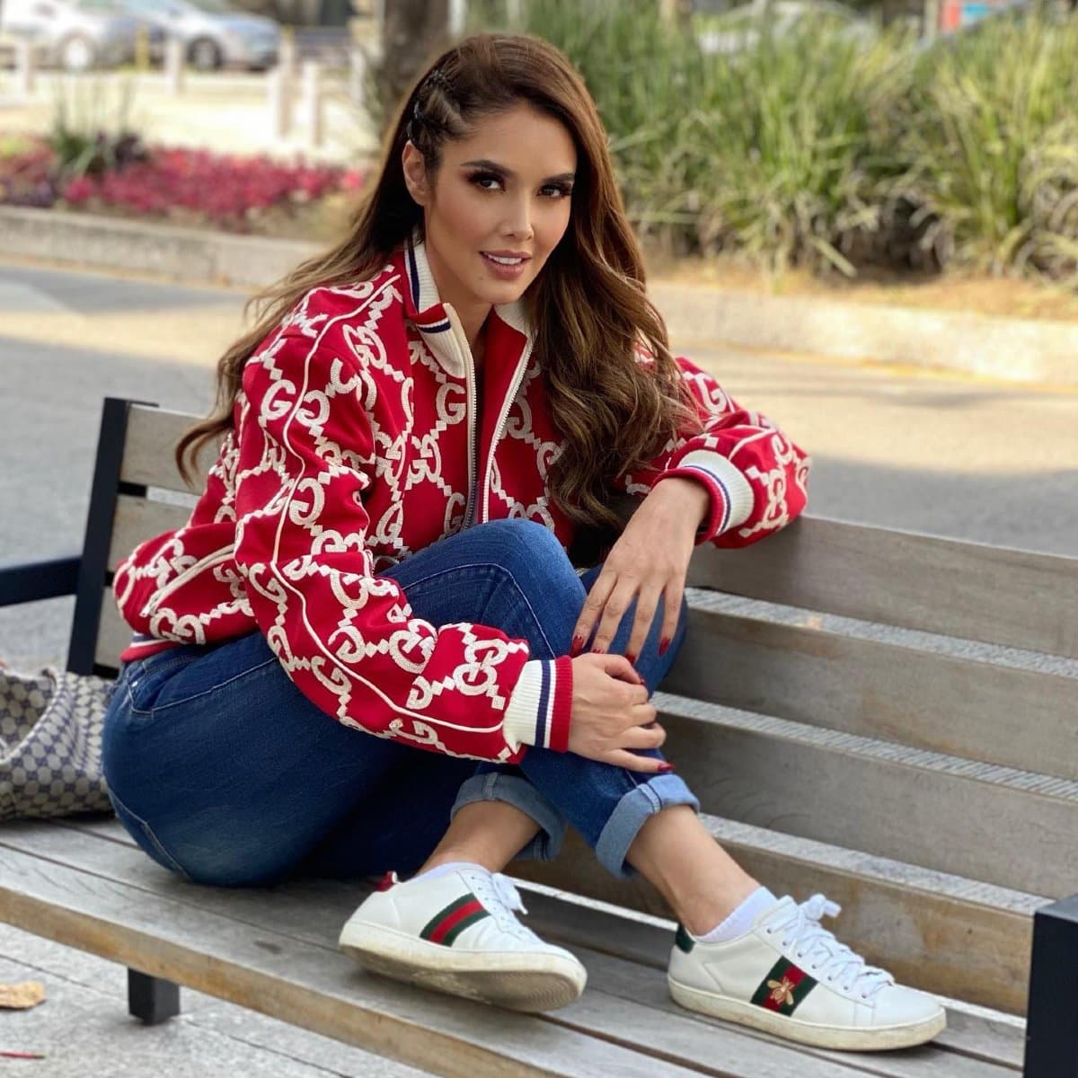 Marlene Favela causa revuelo por foto con su mamá, ¡parecen hermanas!