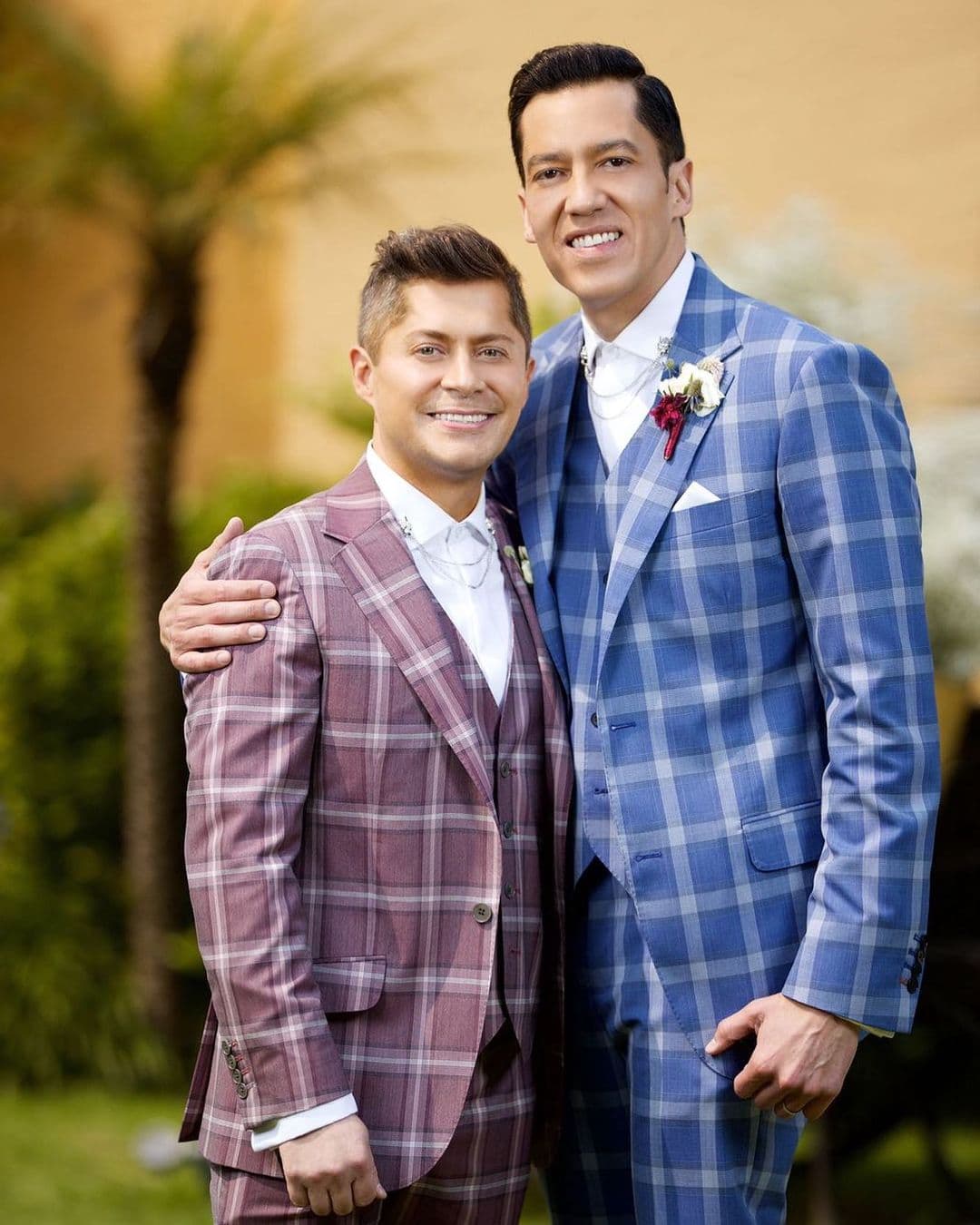 El reportero de Televisa Espectáculos Jorge Ugalde y su esposo Raúl Arregui.