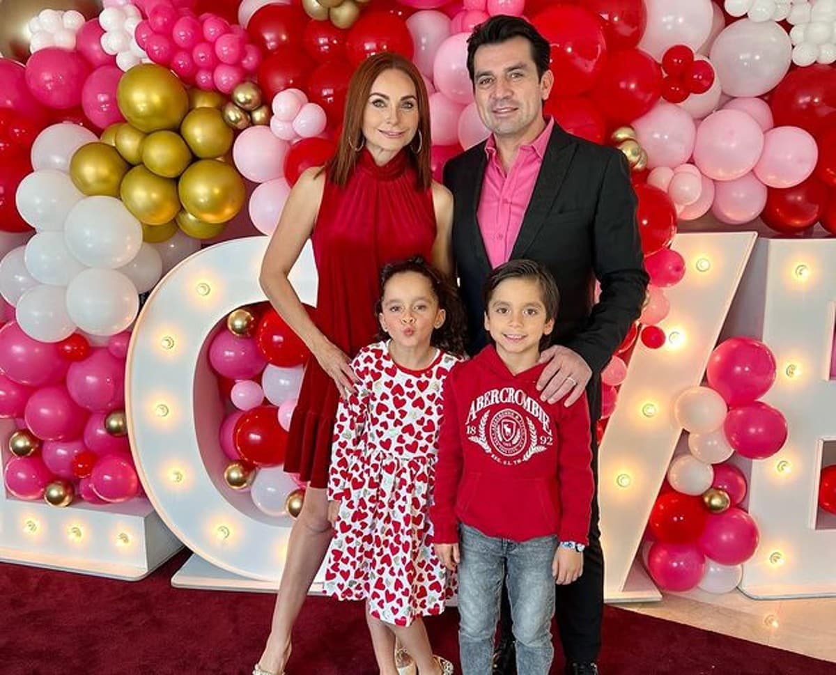 Elizabeth Álvarez y las veces que coordinó los outfits de su familia.