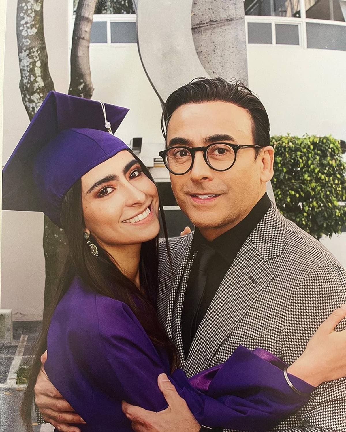 Paola Ramones es la hija mayor de Adal Ramones y aunque la joven, de 21 años, está totalmente centrada en las causas sociales, en 2009 hizo su debut en la actuación en la temporada 12 del programa ‘Plaza Sésamo’, para después sumarse al elenco de ‘Alma de ángel’.